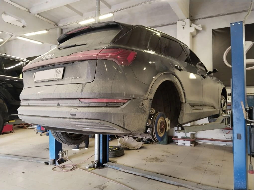 Замена пыльника пневмобаллона Audi E‑tron 55 Quattro Замена пыльника пневмобаллона Audi E‑tron 55 Quattro