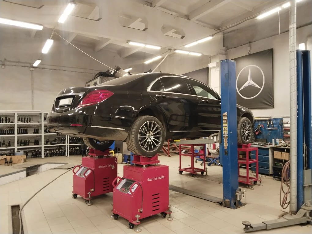 Диагностика на вибростенде задней оси автомобиля Mercedes-Benz W222 Диагностика на вибростенде задней оси автомобиля Mercedes-Benz W222