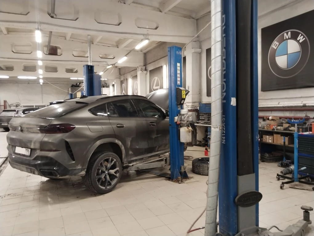 Ремонт переднего левого пневмобаллона на спортивном купе BMW X6