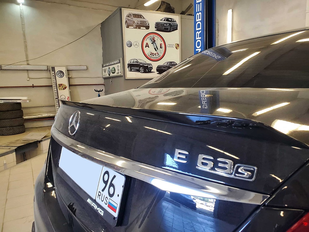 Ремонт и замена переднего правого пневмобаллона Mercedes E63s