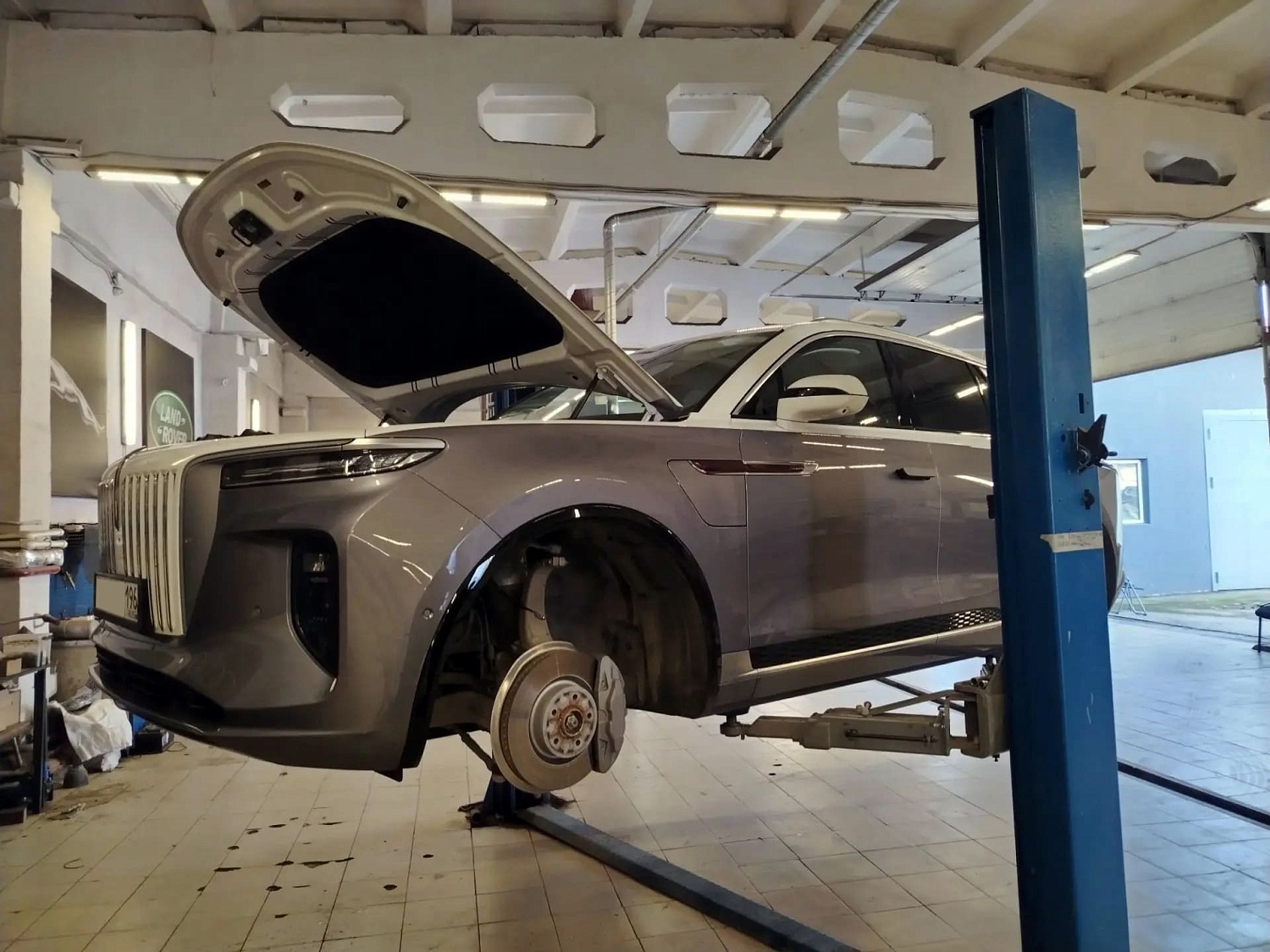 Ремонт и обслуживание пневмоподвески Hongqi E‑HS9